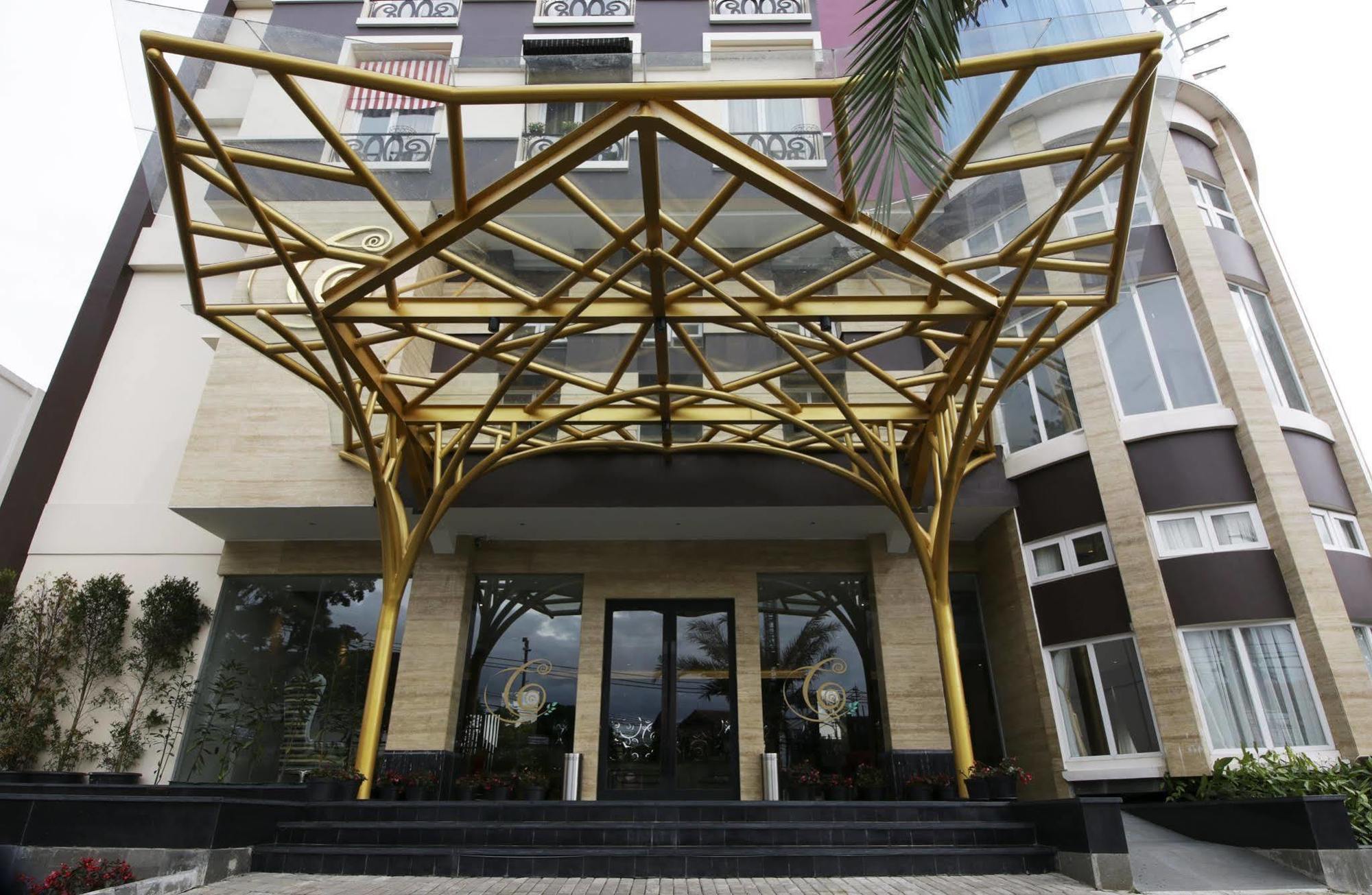 Cinnamon Hotel Boutique Syariah Tutugan Buitenkant foto