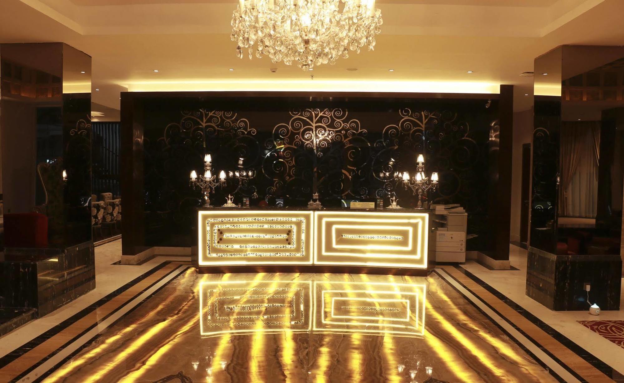 Cinnamon Hotel Boutique Syariah Tutugan Buitenkant foto