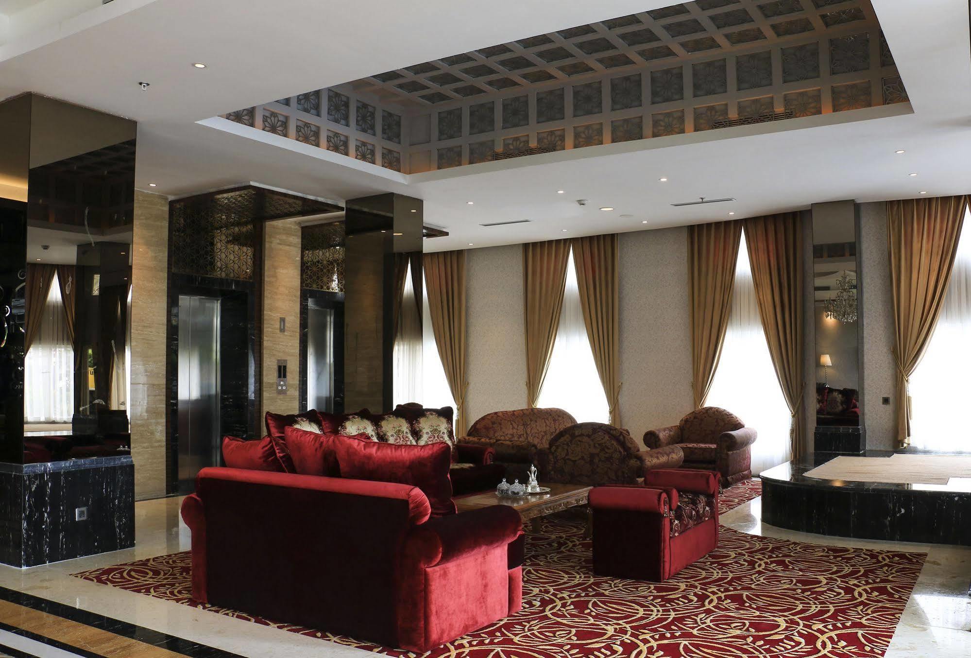 Cinnamon Hotel Boutique Syariah Tutugan Buitenkant foto