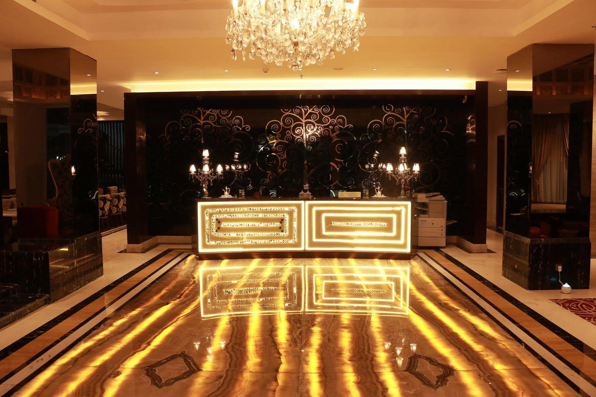 Cinnamon Hotel Boutique Syariah Tutugan Buitenkant foto