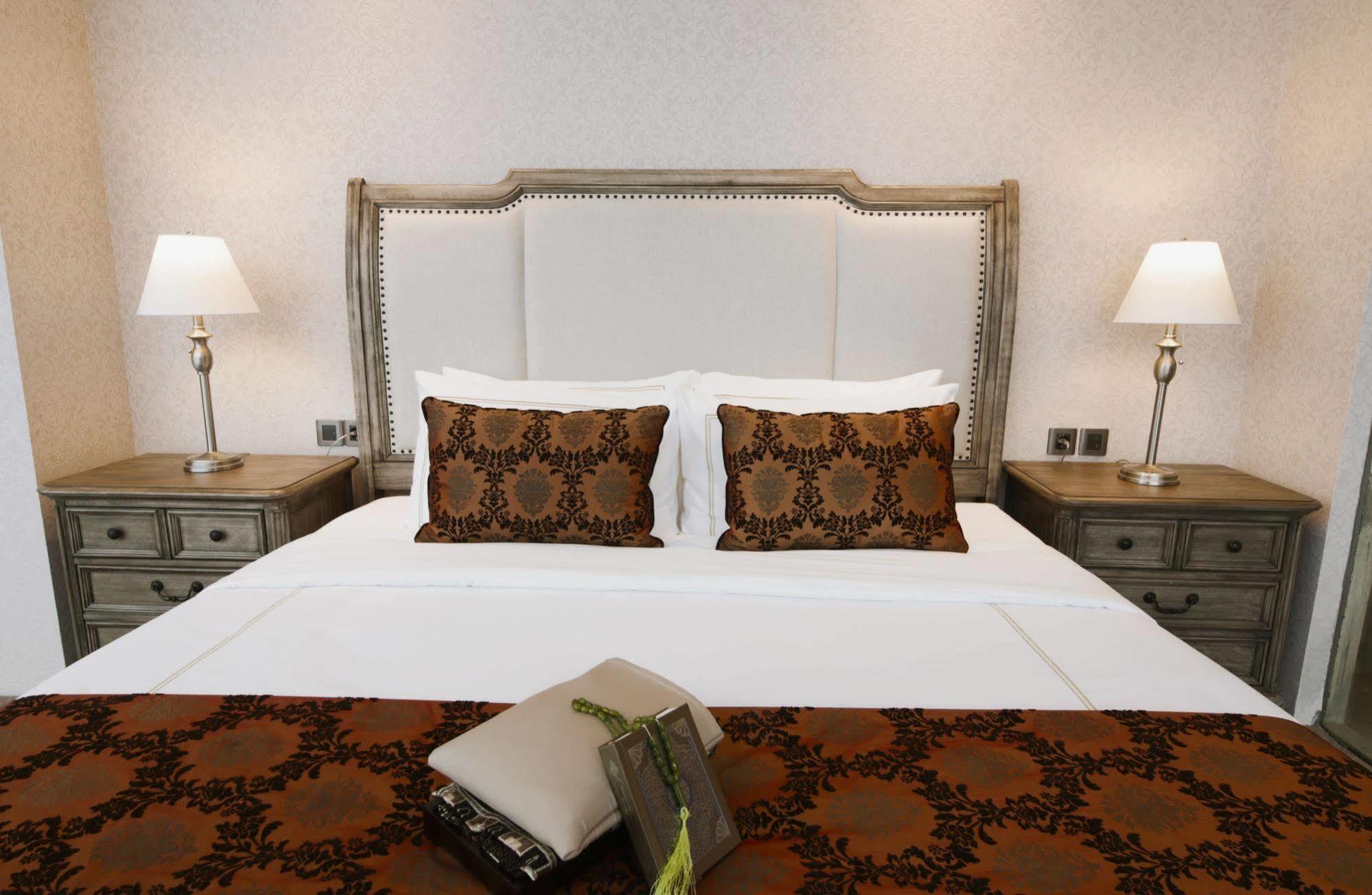 Cinnamon Hotel Boutique Syariah Tutugan Buitenkant foto