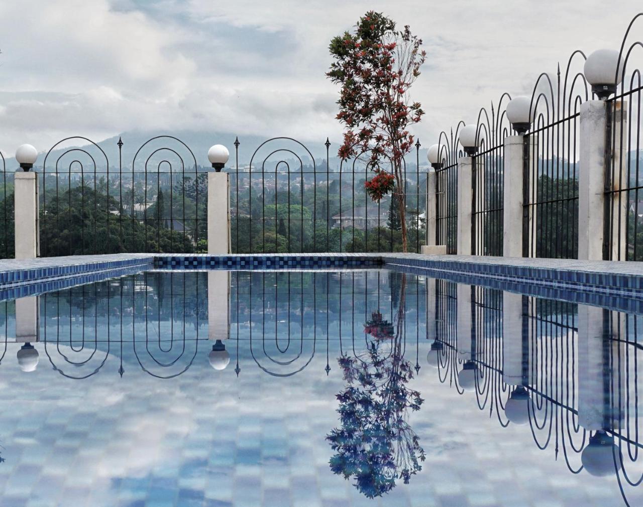 Cinnamon Hotel Boutique Syariah Tutugan Buitenkant foto